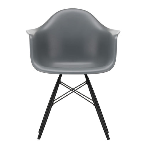 Cadeira de Braços Plástica Eames DAW / Base Ácer Preto